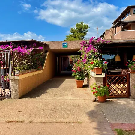 Holiday home Casa Smeralda By Anthimea Cugnana Verde