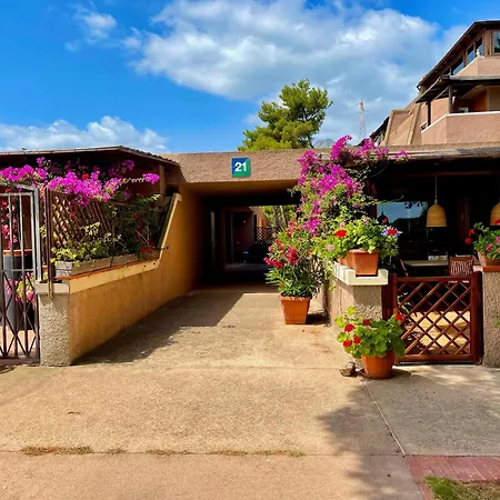 Casa Smeralda By Anthimea Cugnana Verde